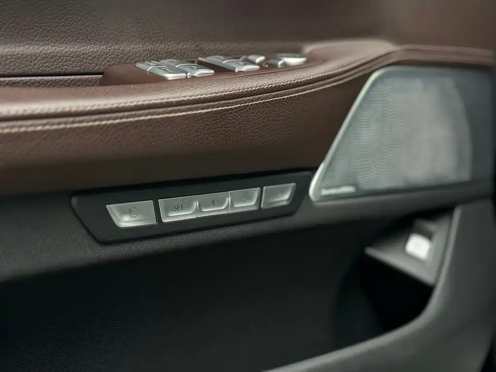 BMW 7 Series 2017 — фото 18