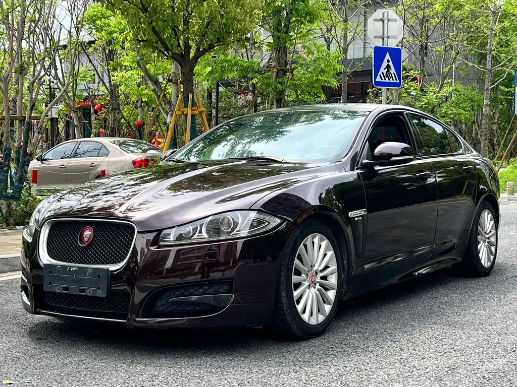 Jaguar XF 2015 — фото 1