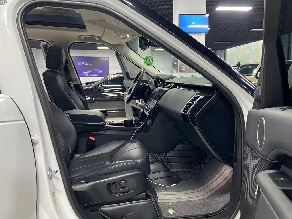 Land Rover Discovery 2018 — фото 15