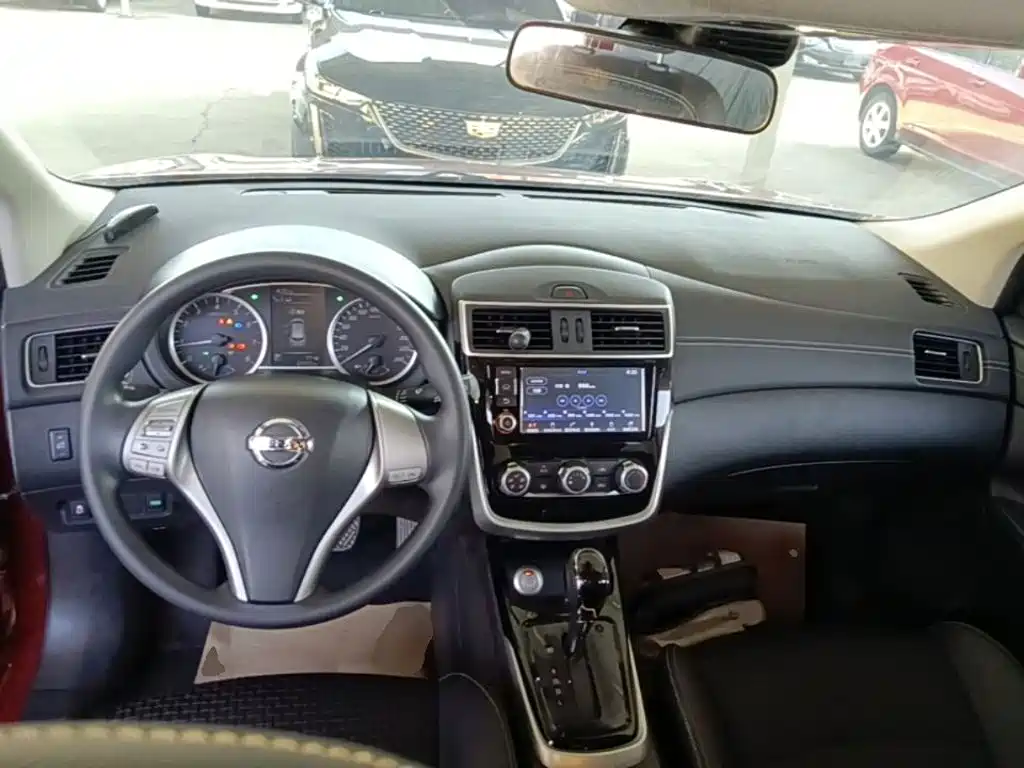 Nissan Tiida 2018 — фото 10