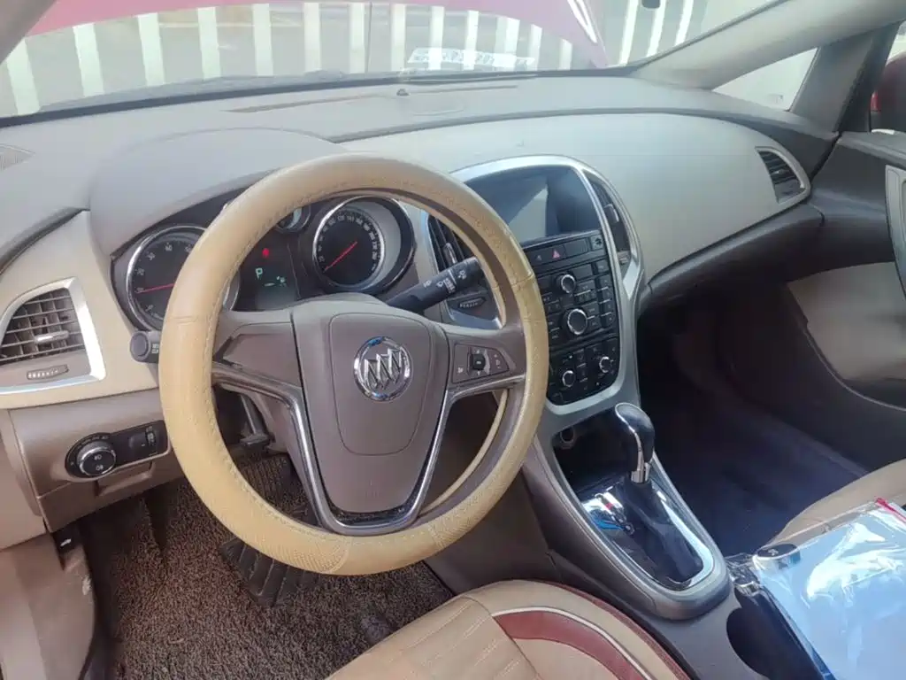Buick Excelle 2015 — фото 10