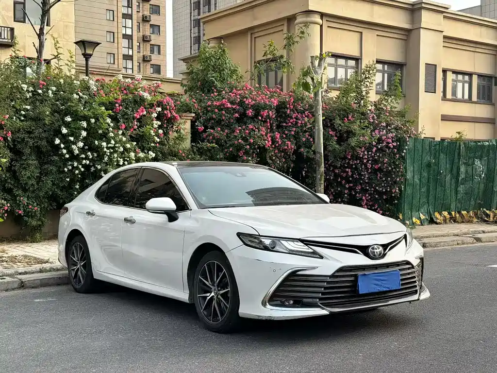 Toyota Camry 2022 — фото 3