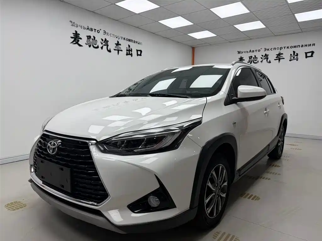 Toyota Yaris L 2022 — фото 1