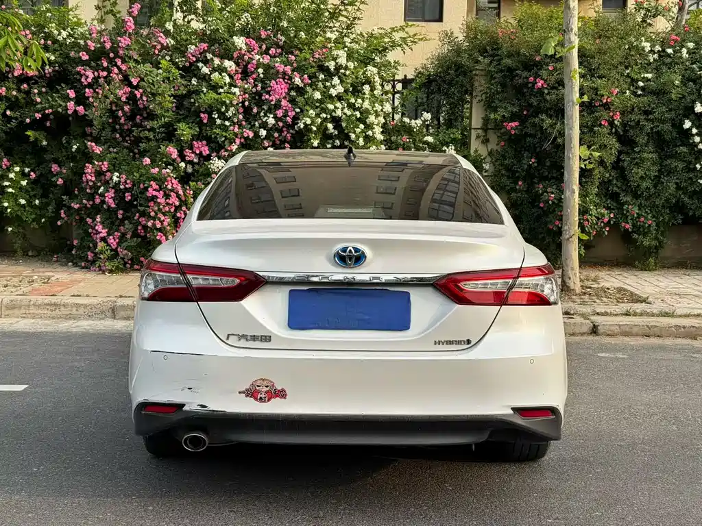 Toyota Camry 2022 — фото 8