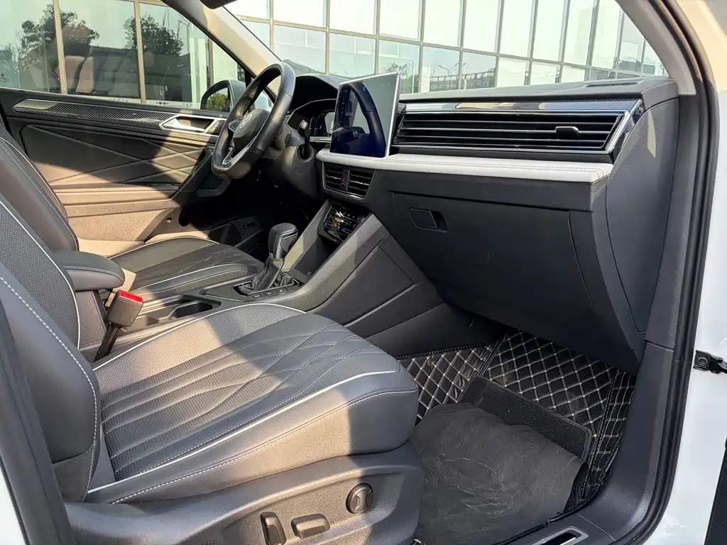 Volkswagen Tiguan L 2023 — фото 13