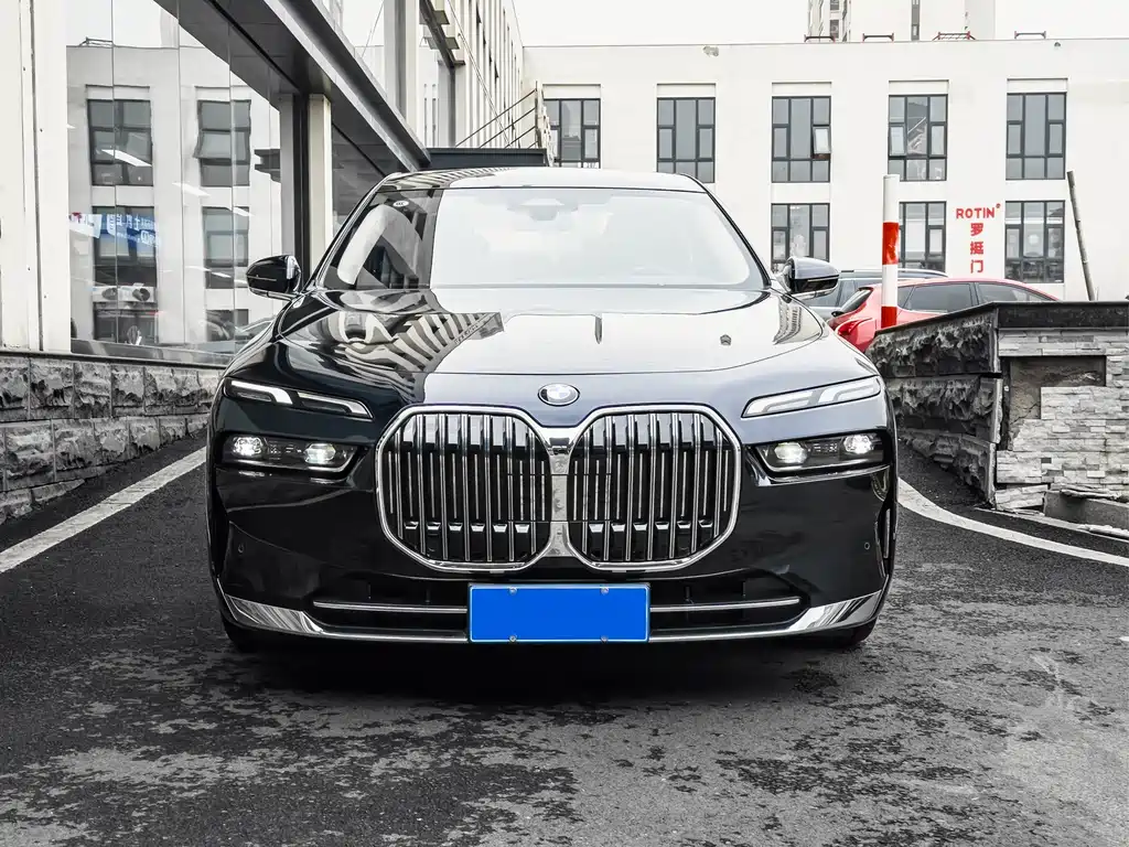 BMW 7 Series 2023 — фото 2