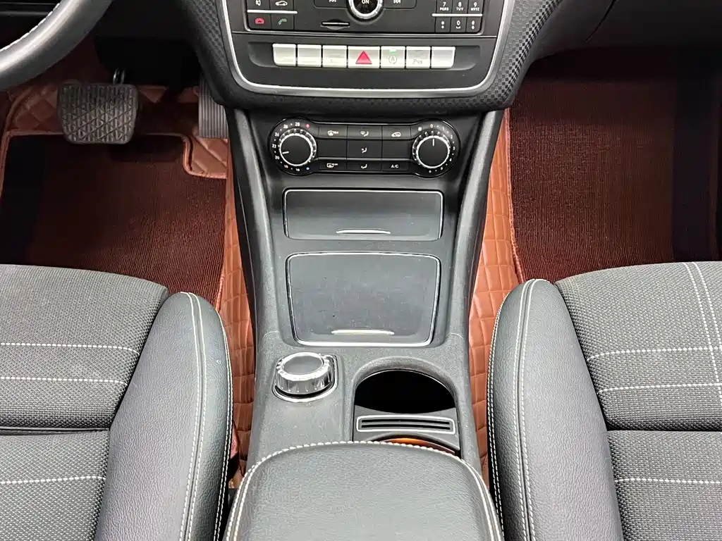 Mercedes-Benz A-Class 2017 — фото 24