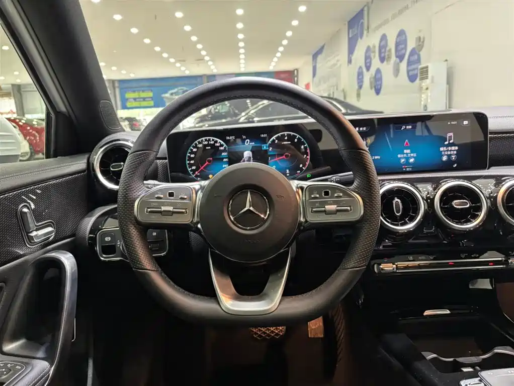 Mercedes-Benz A-Class 2019 — фото 8