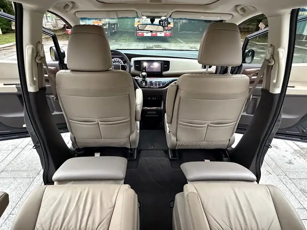 Honda Odyssey 2015 — фото 13