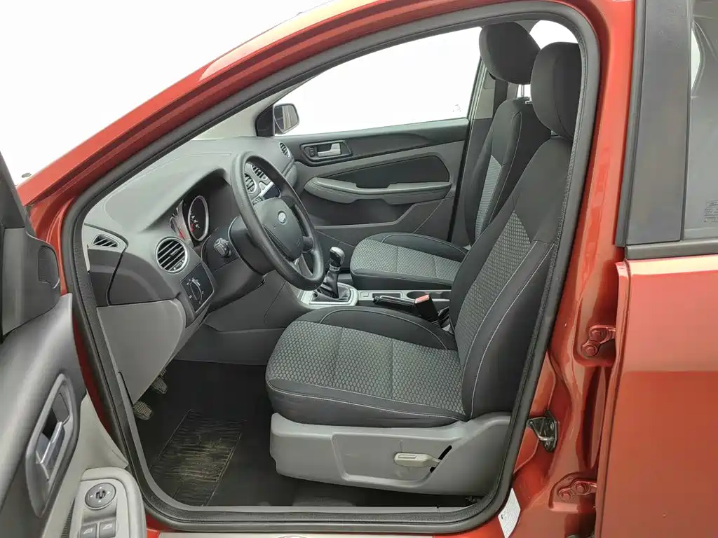 Ford Focus 2013 — фото 10