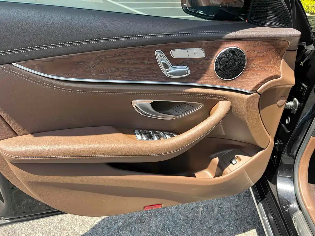 Mercedes-Benz E-Class 2023 — фото 13
