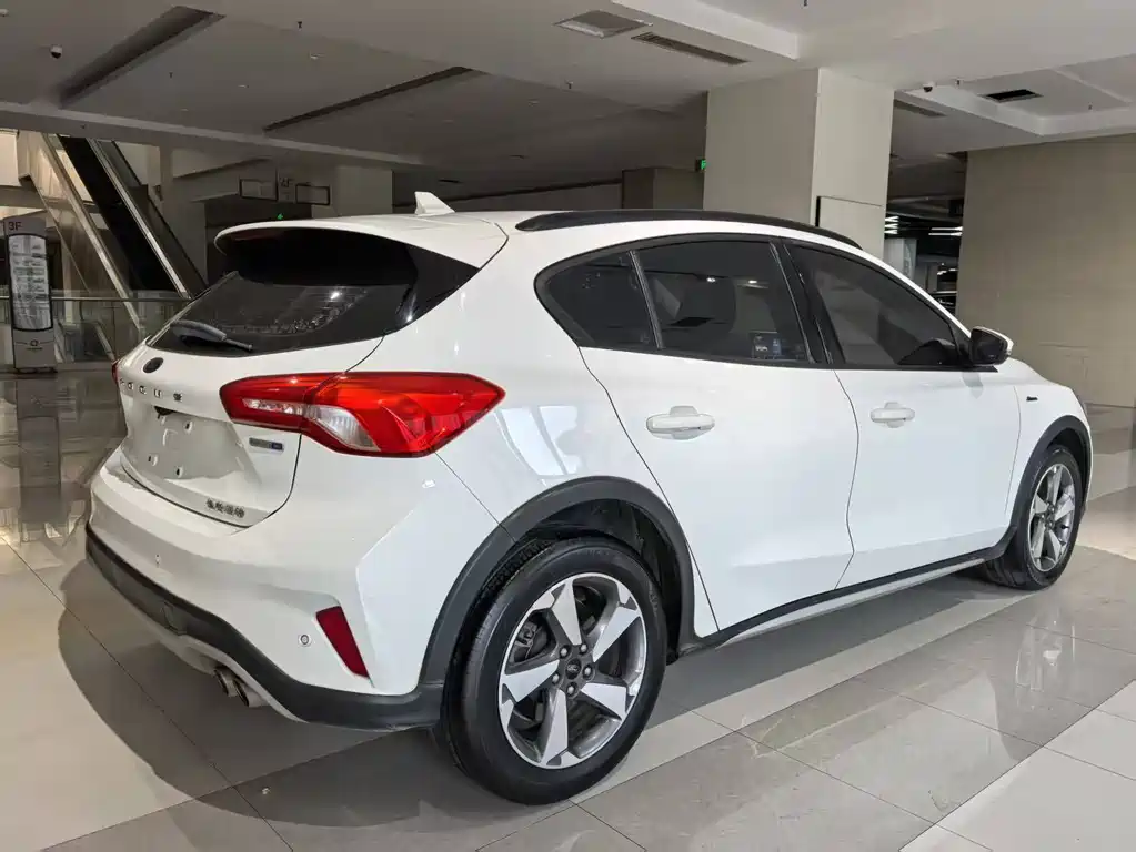 Ford Focus Active 2020 — фото 10