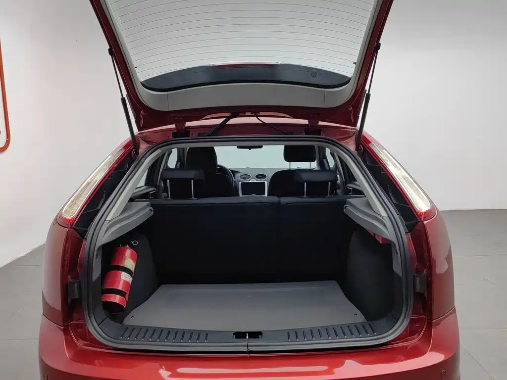 Ford Focus 2013 — фото 16