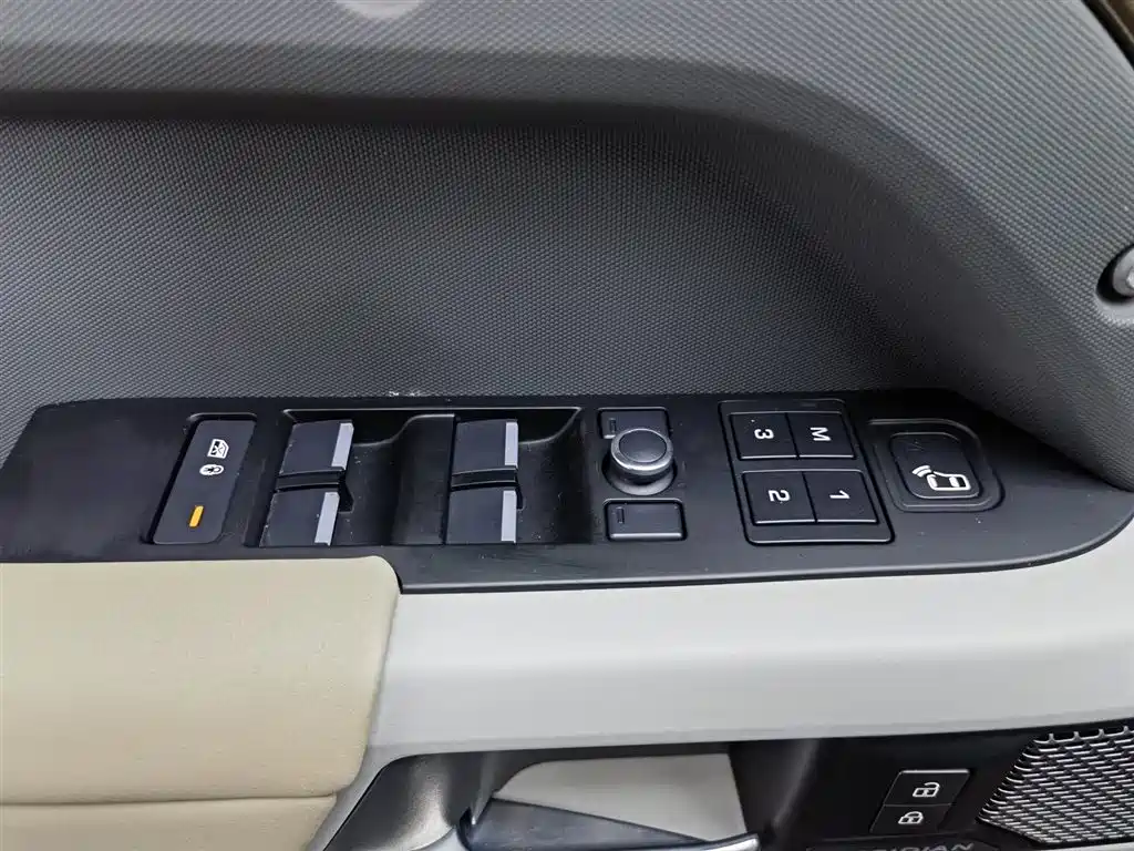 Land Rover Defender 2021 — фото 9