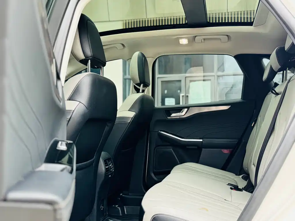 Ford Escape 2020 — фото 12