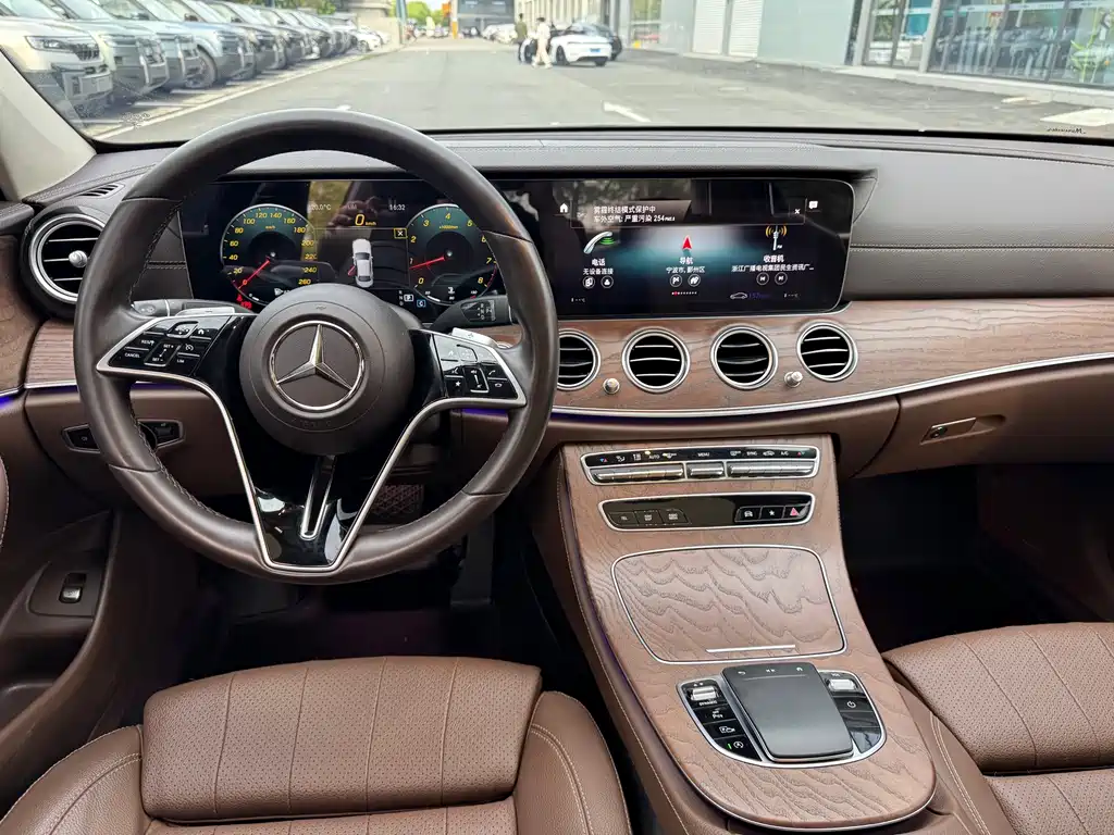 Mercedes-Benz E-Class 2022 — фото 10