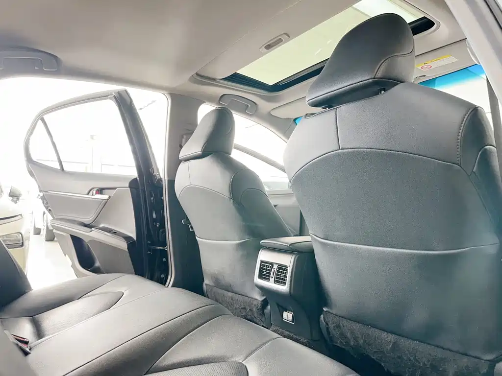 Toyota Camry 2022 — фото 13