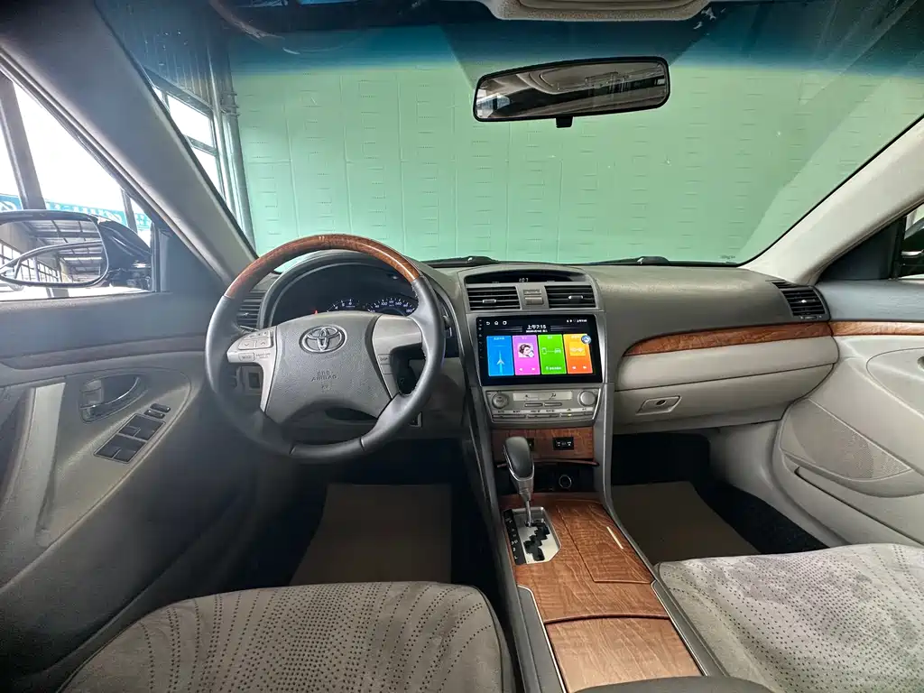 Toyota Camry 2010 — фото 10