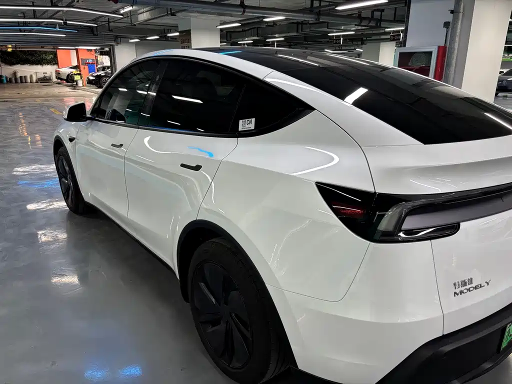 Tesla Model Y 2025 — фото 19