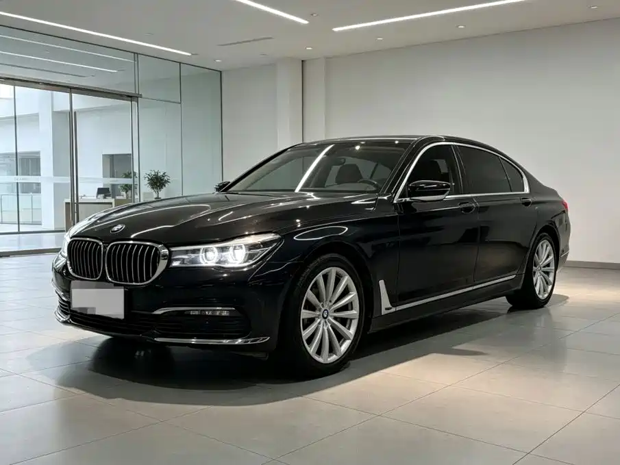 BMW 7 Series 2018 — фото 1