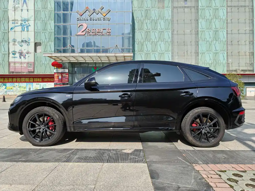 Audi Q5L Sportback 2022 — фото 4