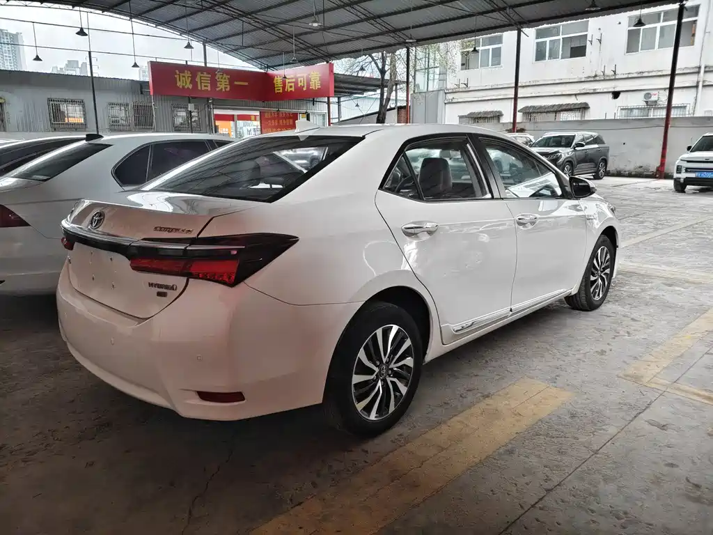 Toyota Corolla 2017 — фото 10