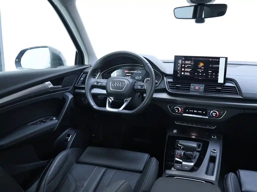 Audi Q5L 2023 — фото 14