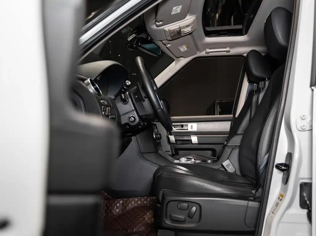 Land Rover Discovery 2016 — фото 12