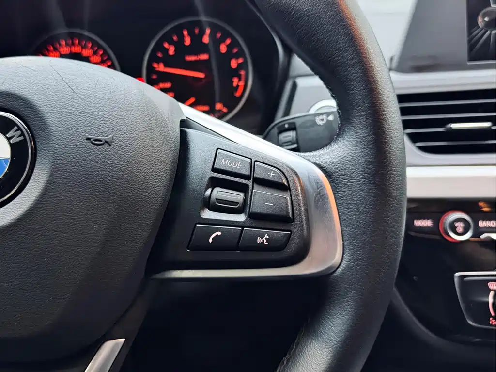 BMW 1 Series 2017 — фото 19