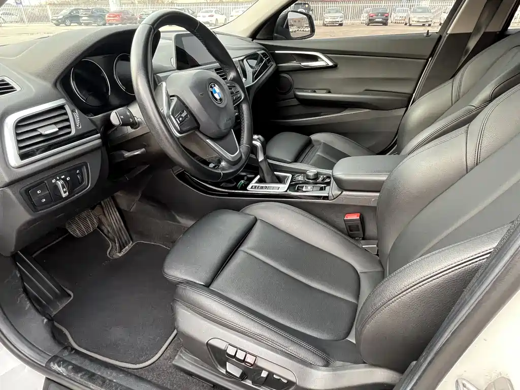 BMW 1 Series 2018 — фото 25