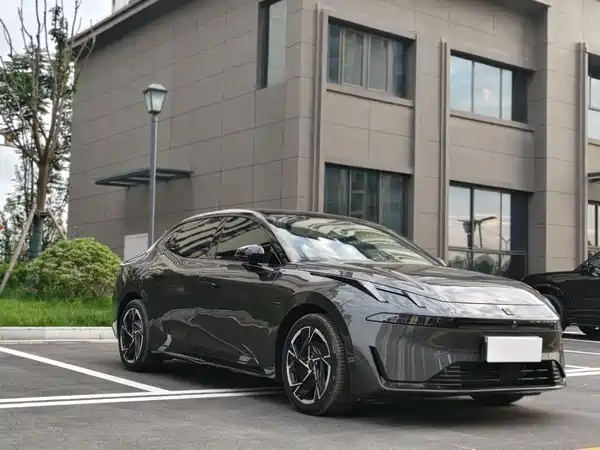 Lynk & Co 07 EM-P 2024