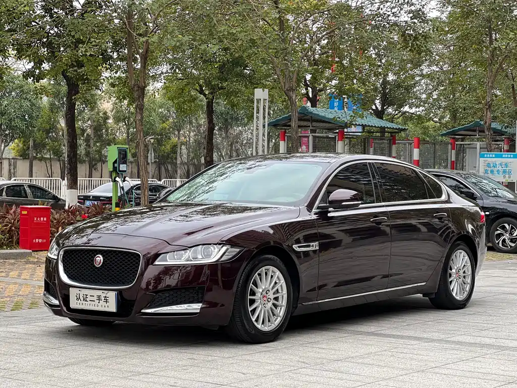 Jaguar XFL 2018 — фото 1