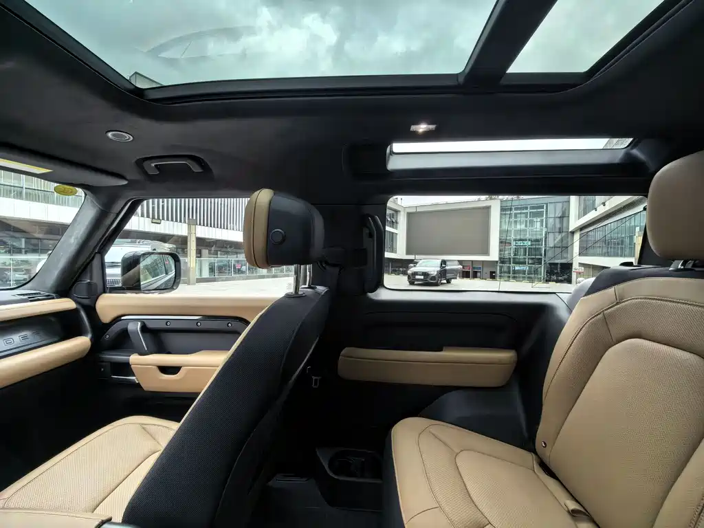 Land Rover Defender 2025 — фото 13