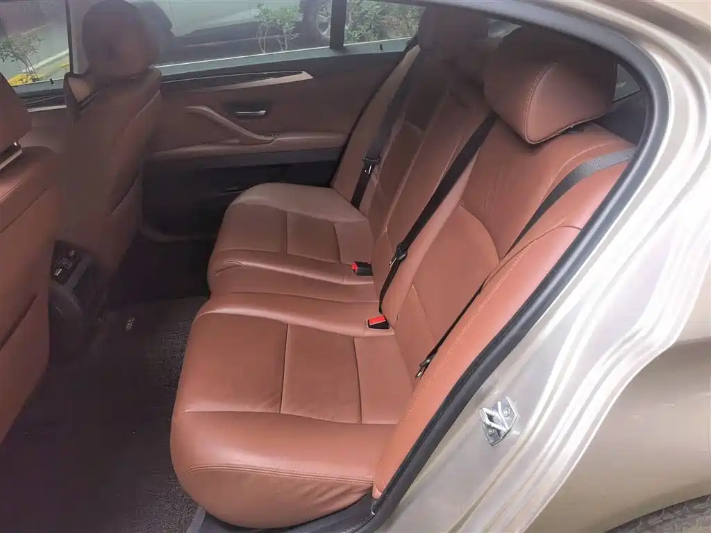 BMW 5 Series 2017 — фото 13