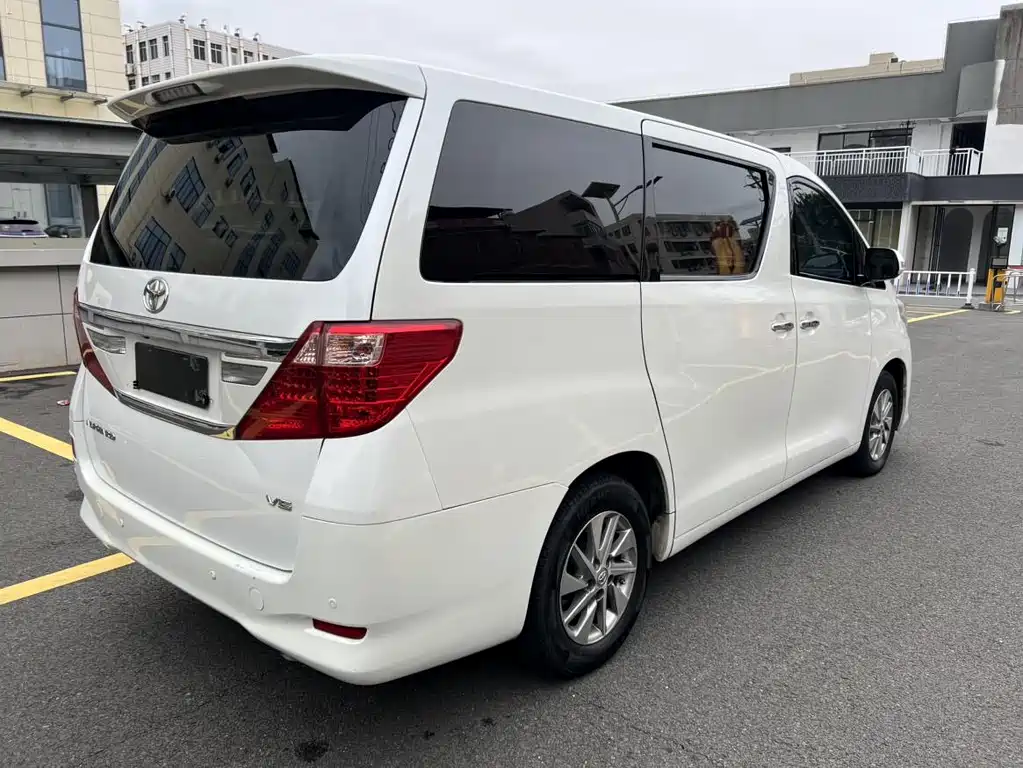 Toyota Alphard 2012 — фото 11