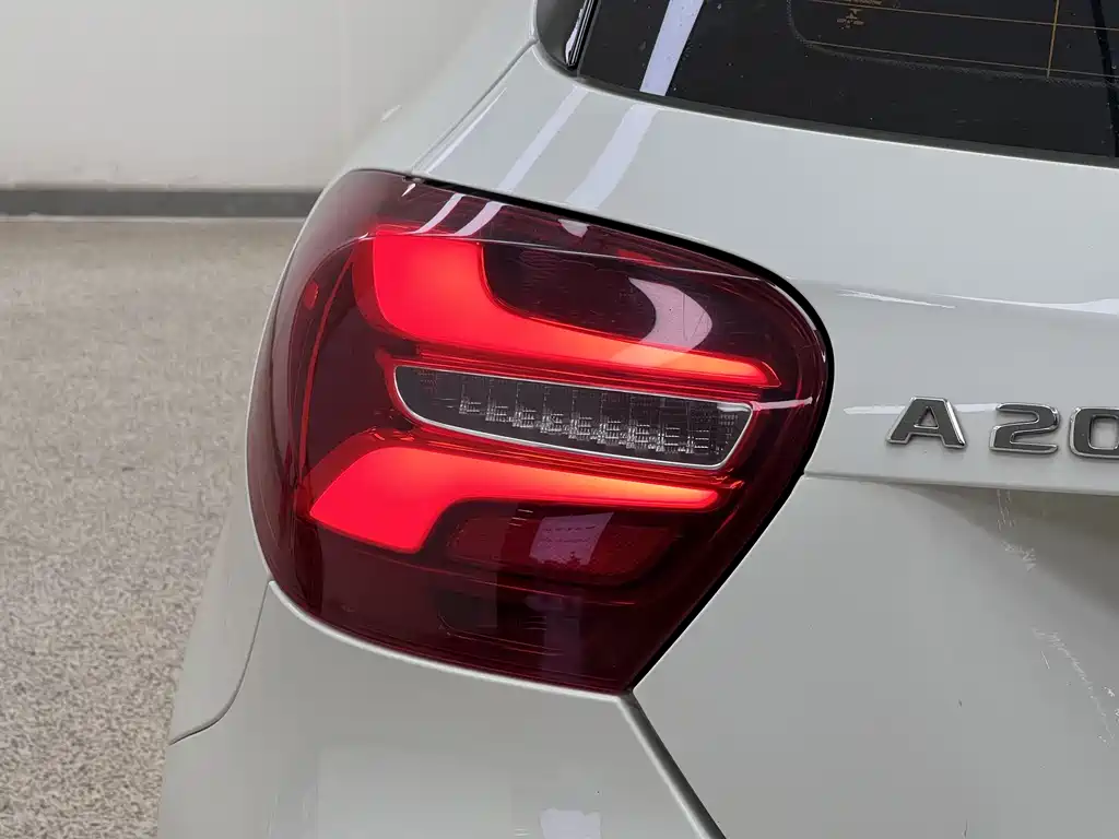 Mercedes-Benz A-Class 2017 — фото 11
