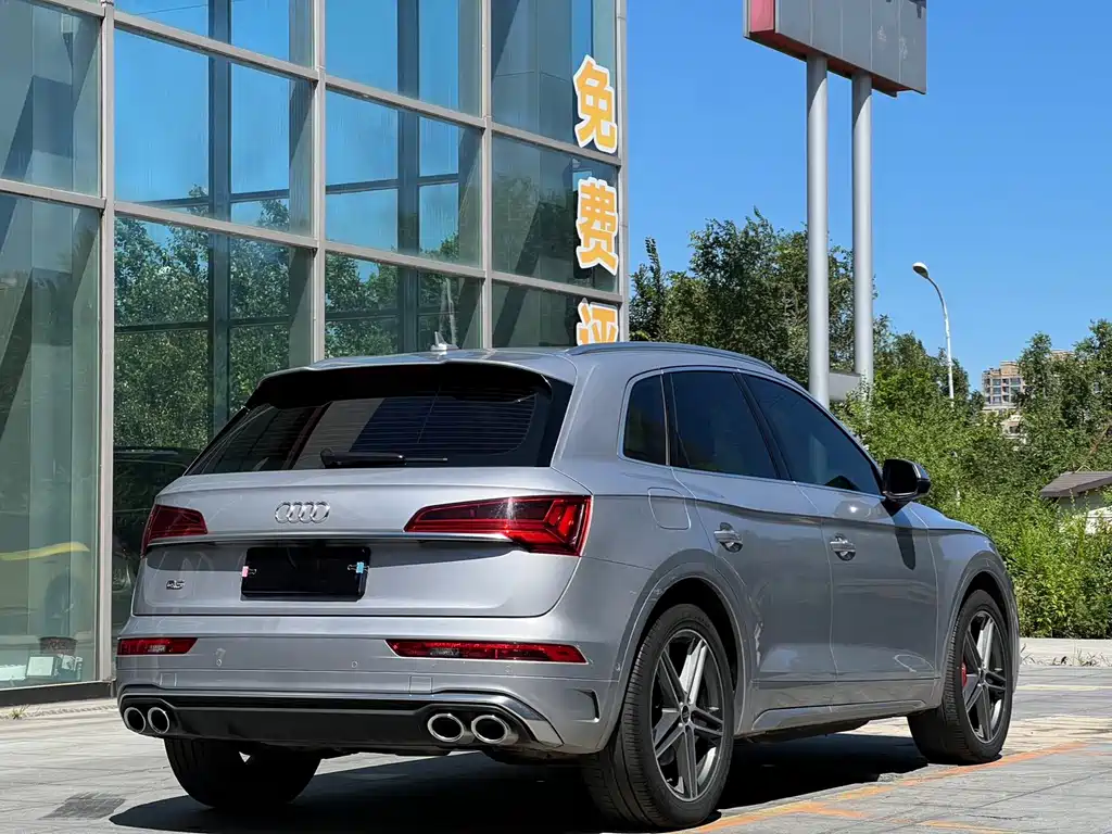 Audi SQ5 2023 — фото 11