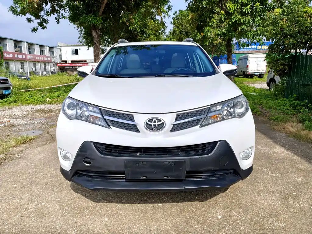 Toyota RAV4 2015 — фото 2