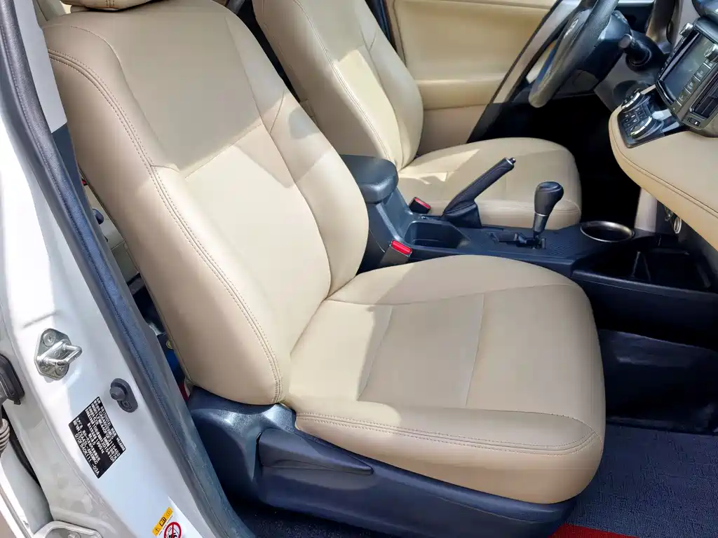 Toyota RAV4 2015 — фото 22