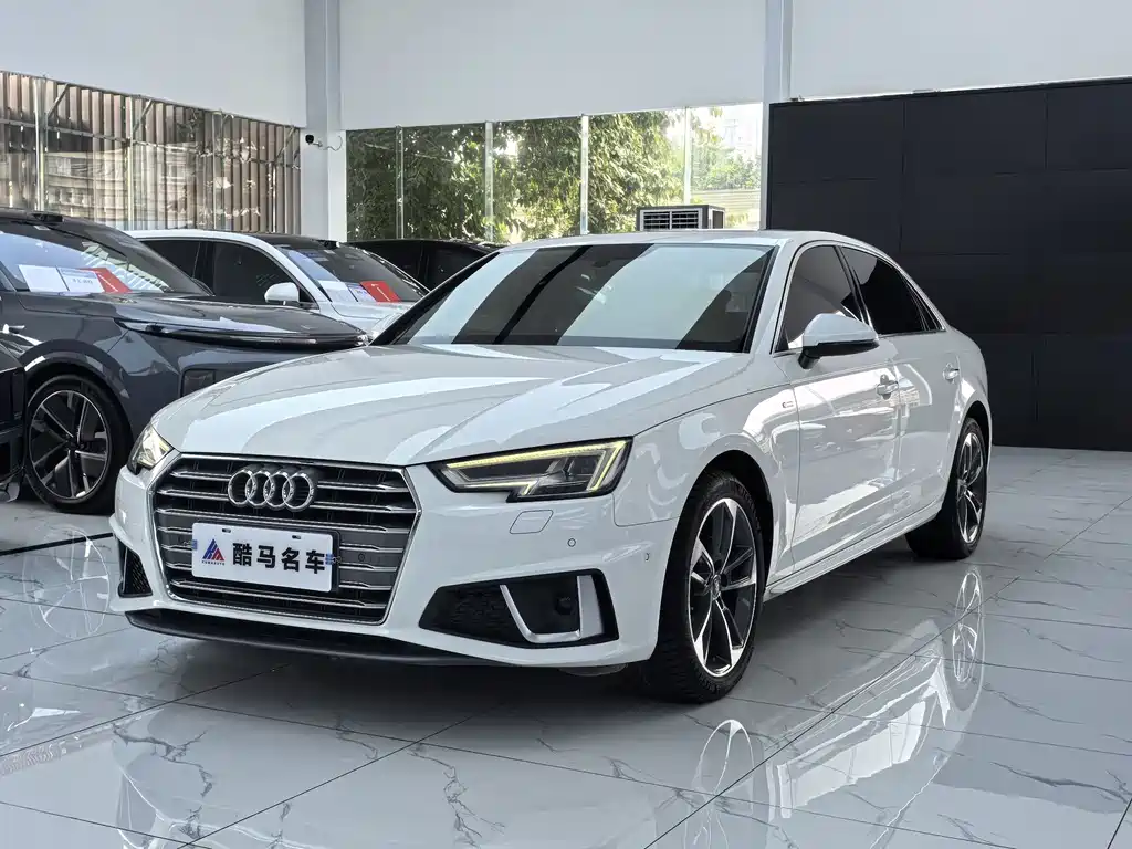 Audi A4L 2019 — фото 1