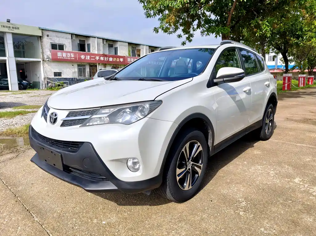 Toyota RAV4 2015 — фото 1
