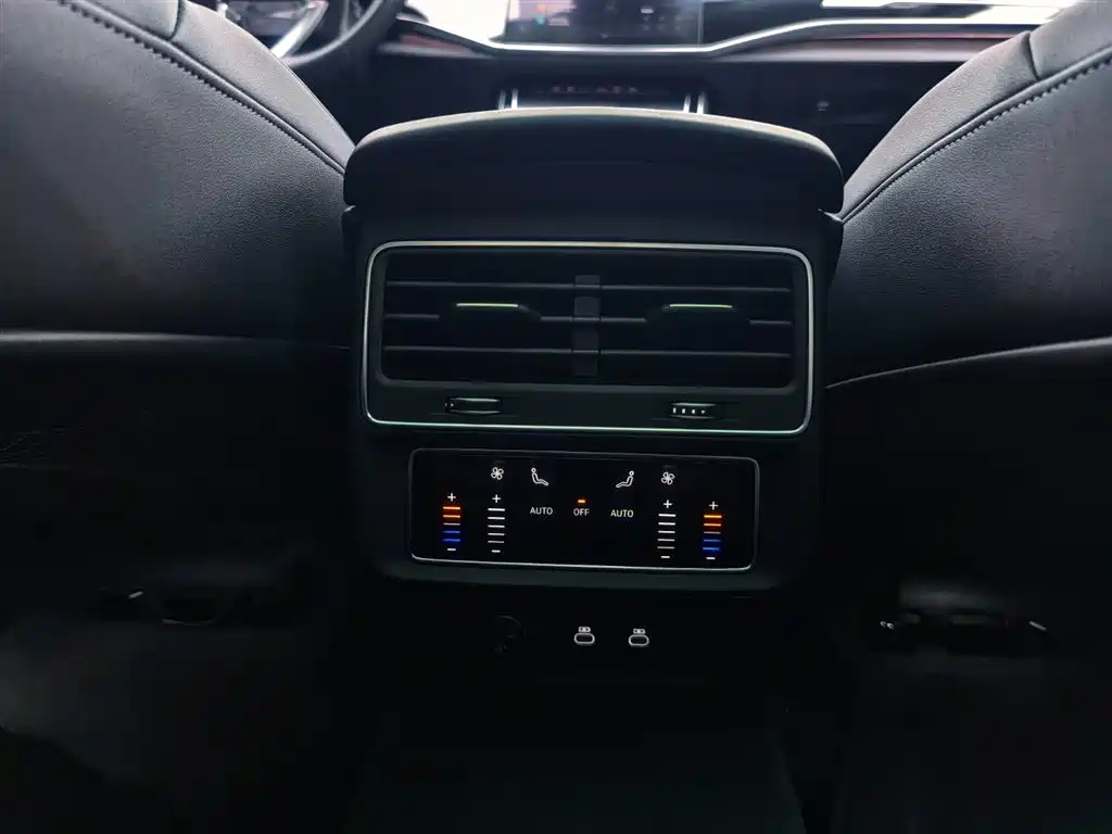 Audi Q8 2025 — фото 13