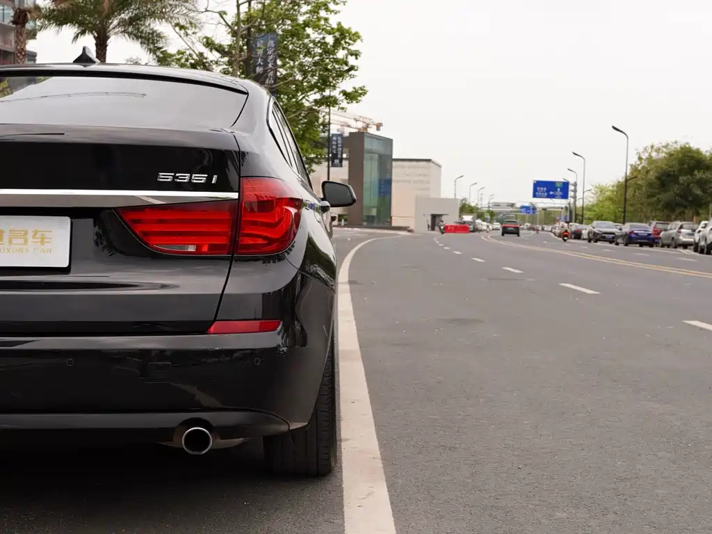 BMW 5 Series GT 2013 — фото 29