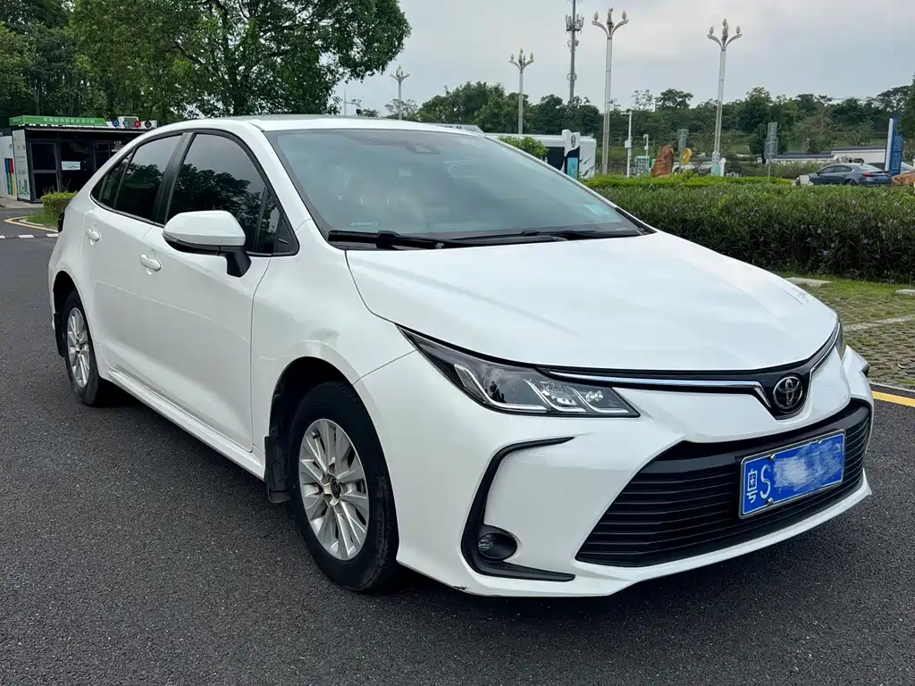Toyota Corolla 2023 — фото 1