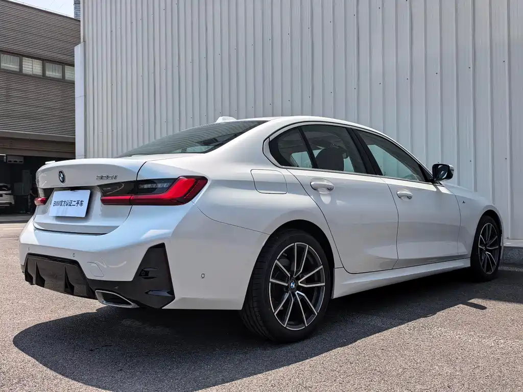 BMW 3 Series 2025 — фото 10