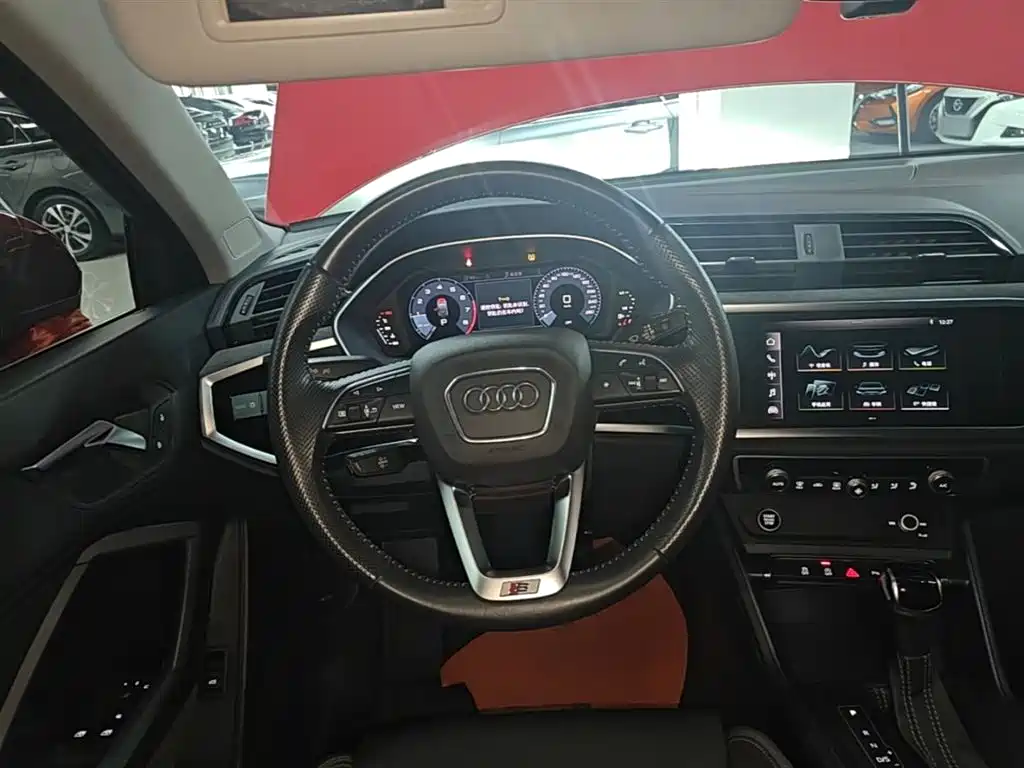 Audi Q3 Sportback 2021 — фото 11