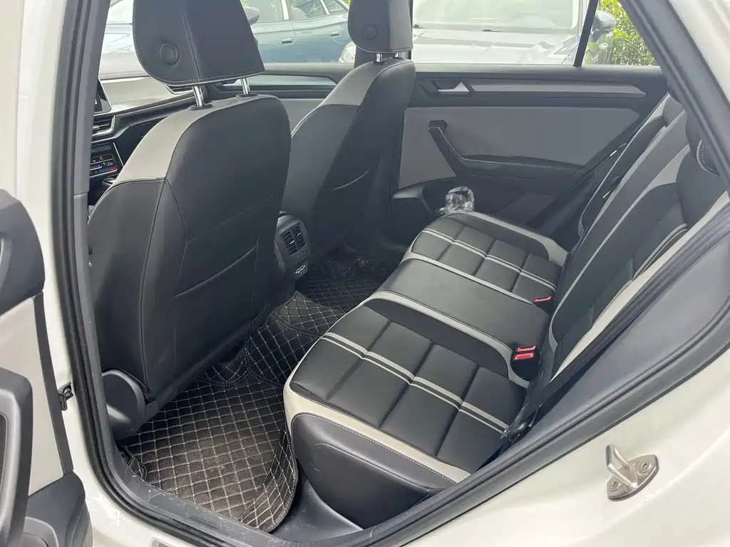 Volkswagen T-Roc 2024
