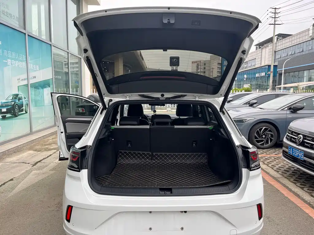Volkswagen T-Roc 2024