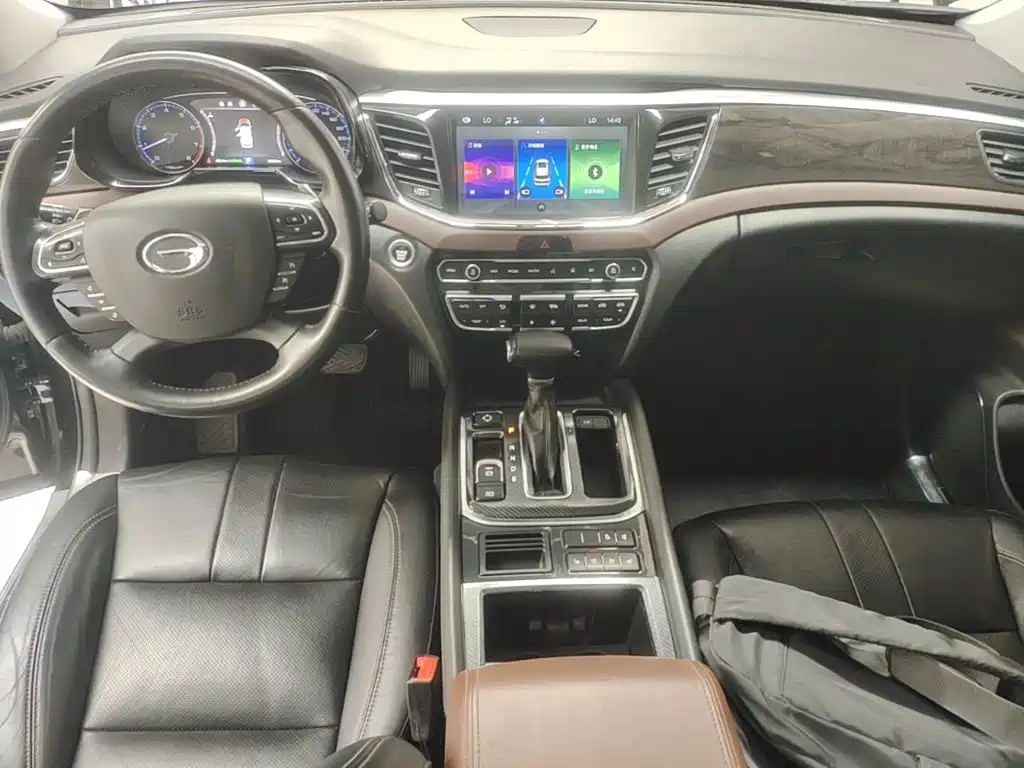 GAC Trumpchi GS8 2017 — фото 10