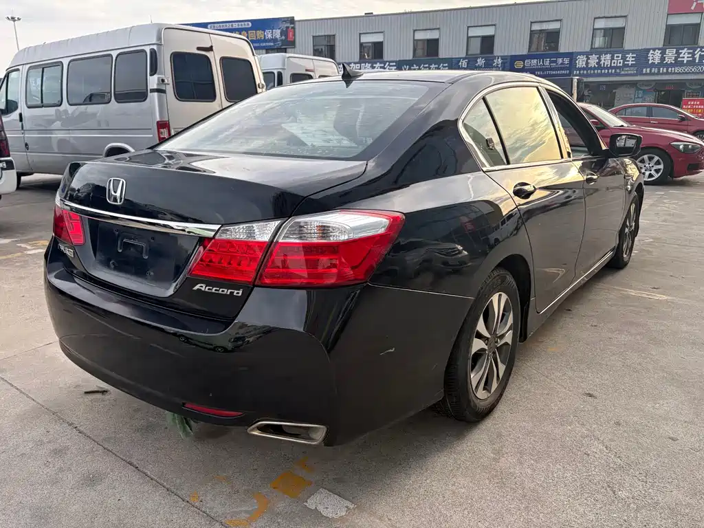 Honda Accord 2015 — фото 11